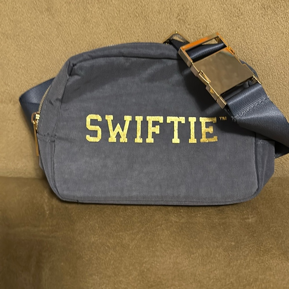 Swiftie Fannie pack